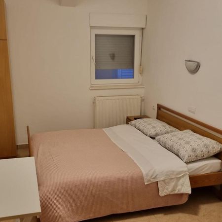 Apartments And Rooms Niki 2 Каштела Экстерьер фото